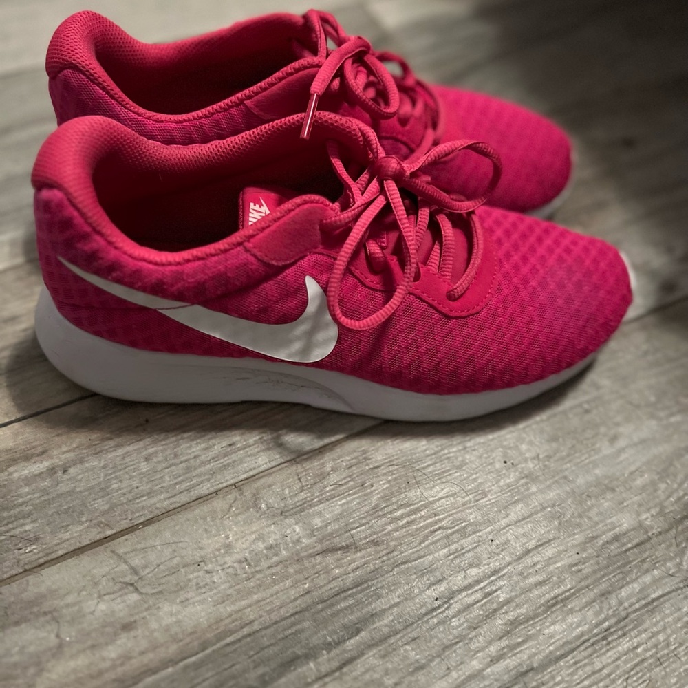 🌺🌺 Nike 🌺🌺 - Picture 1 of 4